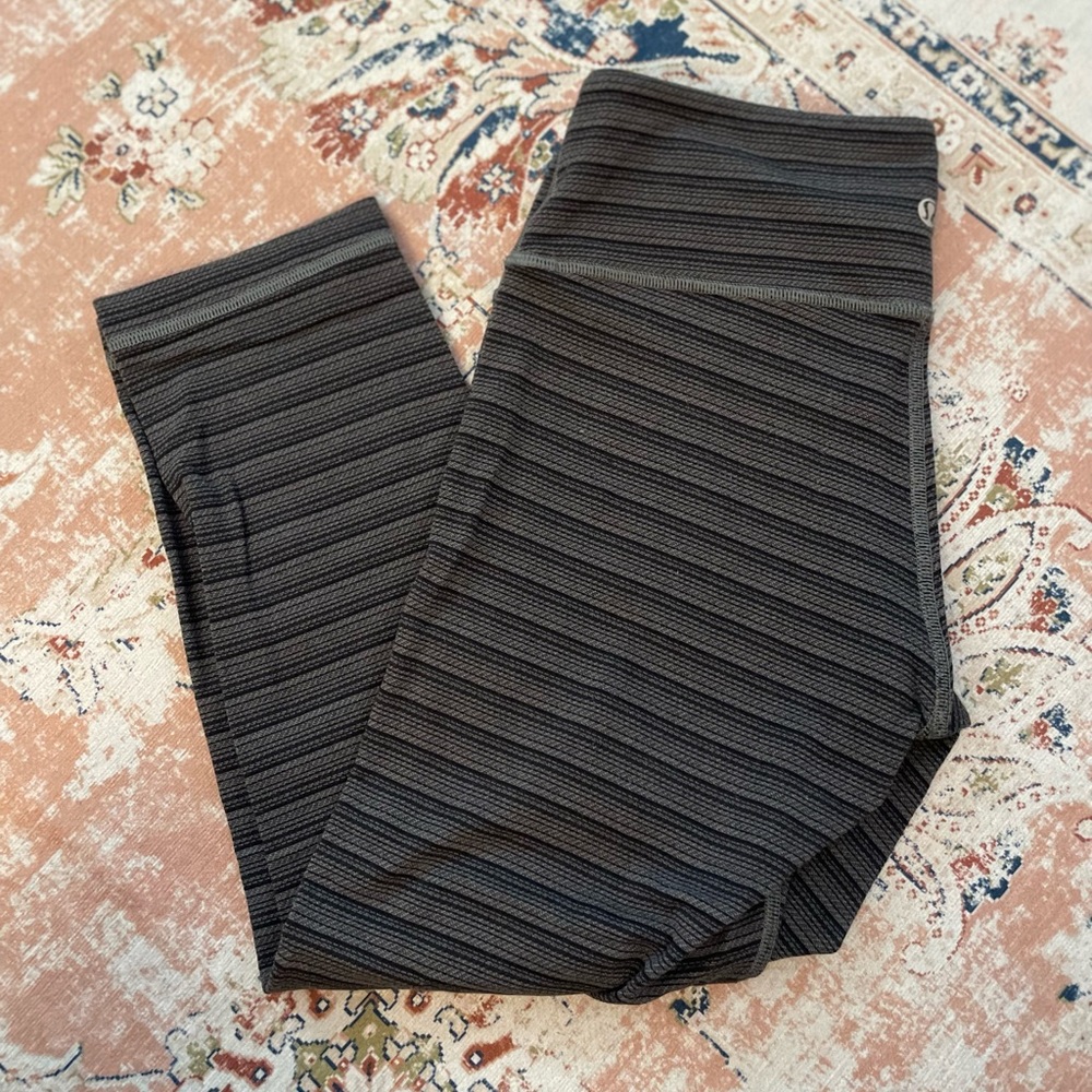 Lululemon striped wunder under crop size 6